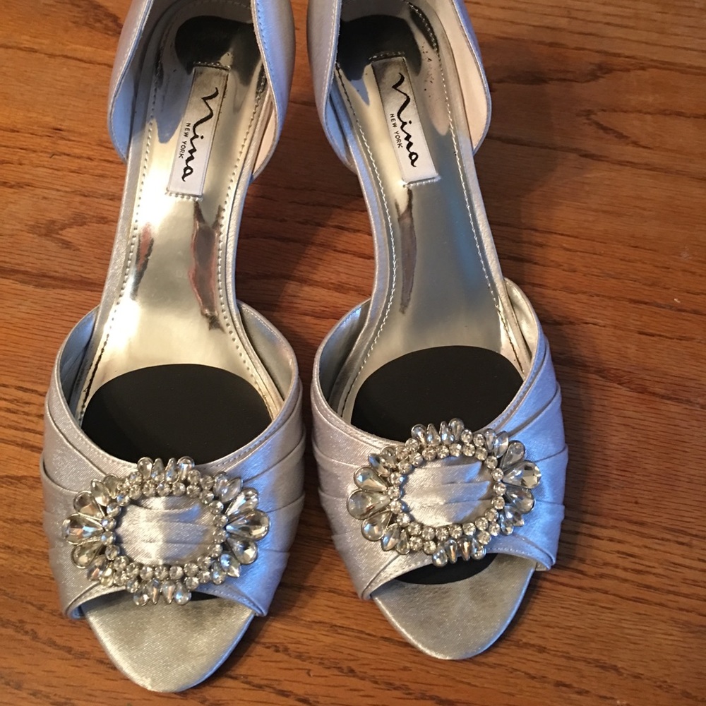 Nina silver shoes size 9
